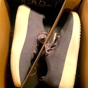 Allbirds women’s 8 Wool Runner Grey White